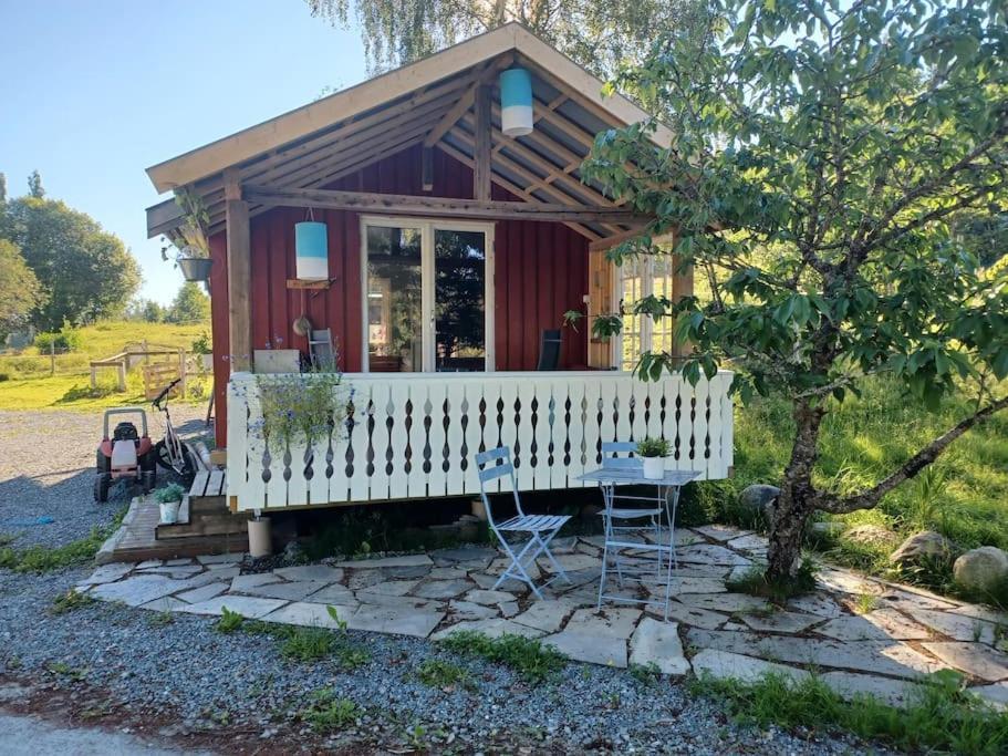 Idyllisk Minihus I Landlige Omgivelser - Med 5 Sengeplasser Og Parkering Asen